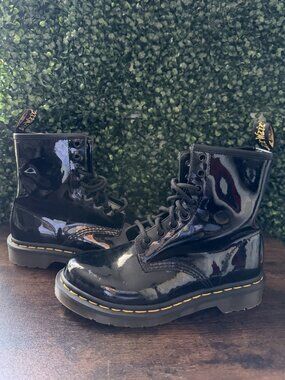Dr. Martens 11821 Women's US 6 Black Shiny Patent Leather Boots Original Shoes